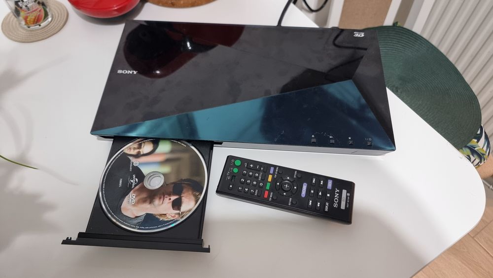 Sony blu-ray disc ,/ dvd player  slim ,perfect