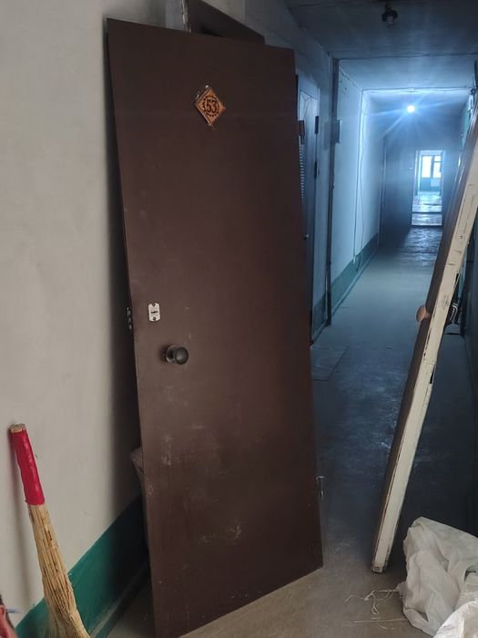 Продам железную дверь