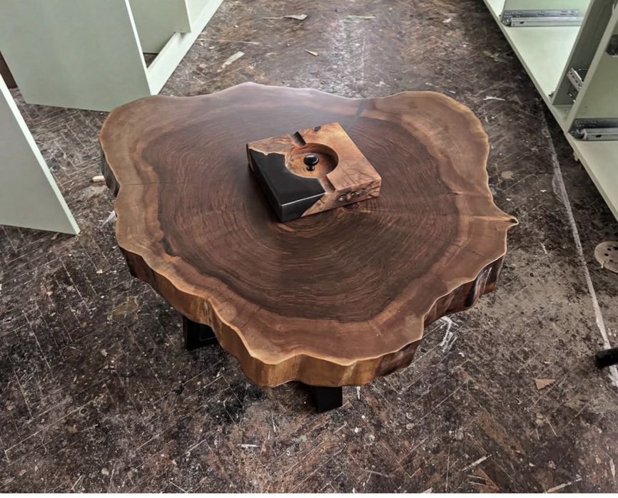 Уникална  холна маса от орех