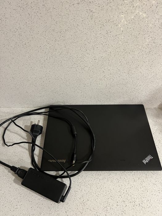Продавам лаптоп Lenovo ThinkPad X1 Carbon – бизнес клас
