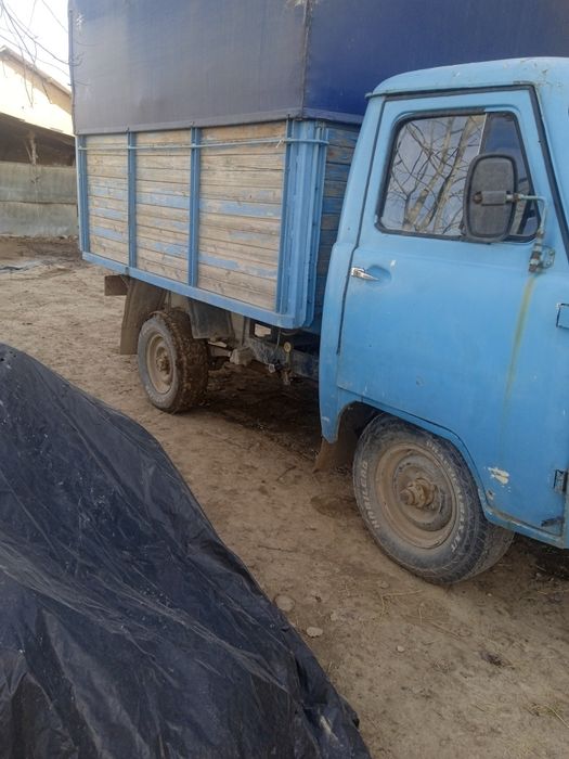 UAZ bortovoy sotiladi