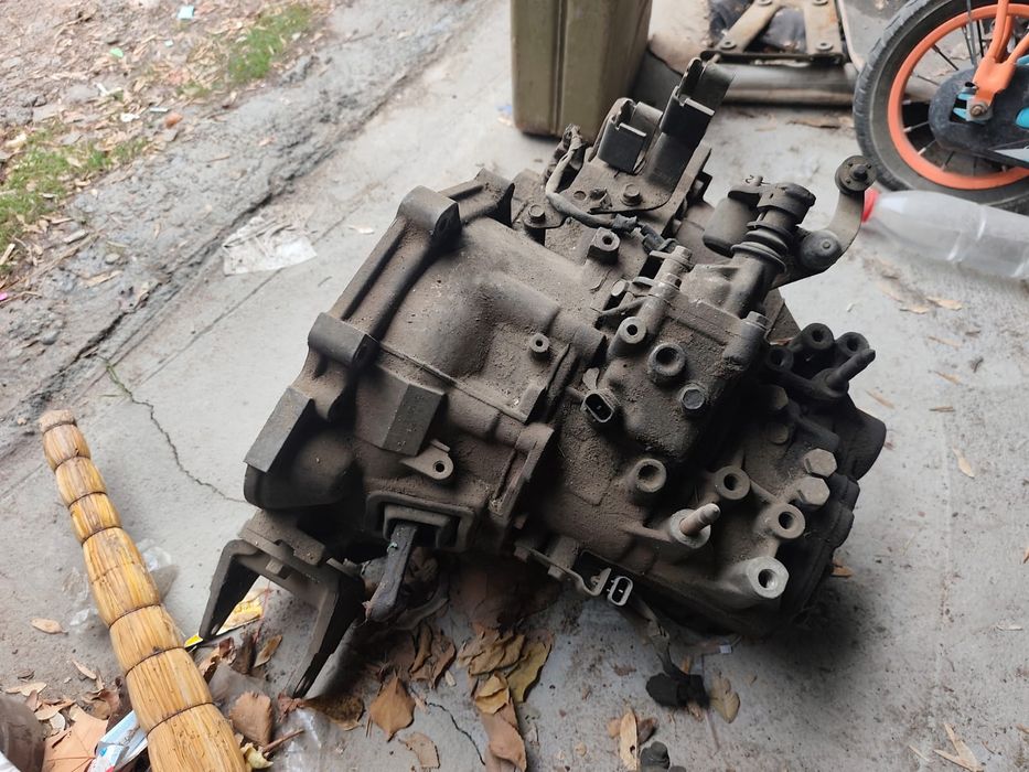 Коробка механика Митсубиси Спейс вагон 2002 год