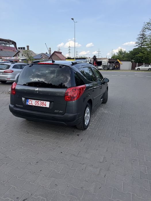 peugeot 207 sw  2011