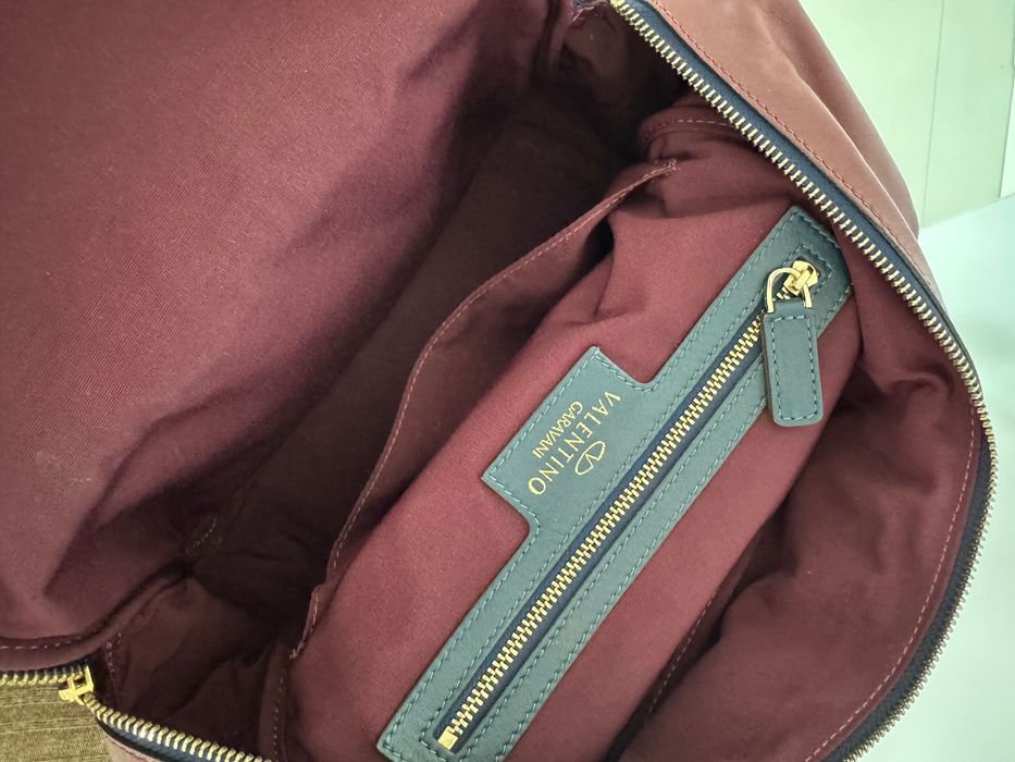 Valentino Garavani - Rockstud 100% естествена кожа раница