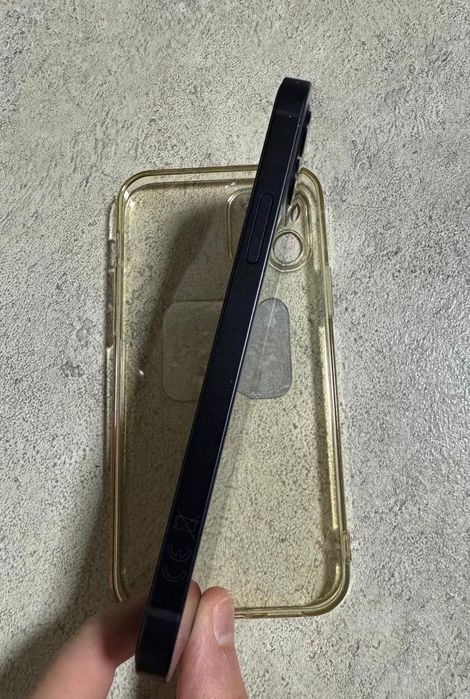 Vând/Schimb iPhone 12 Negru.