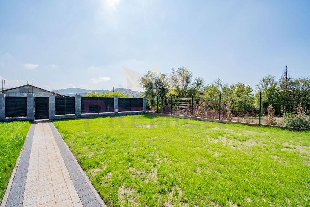 Продава се Къща в с. Осоица, Област София-област - 360 кв.м за 2084 €/кв.м - Снимка #3