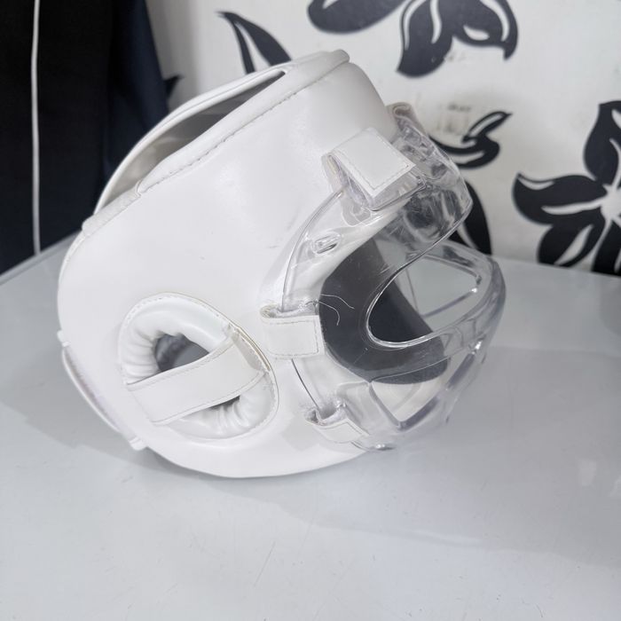 Продам шлем для карате