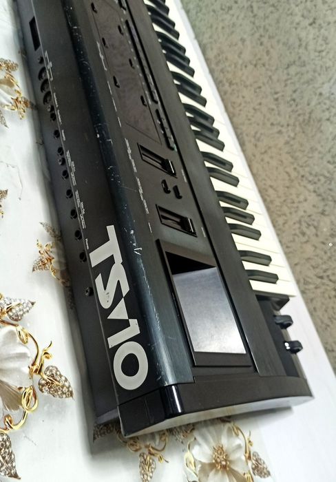 Ensoniq ts 10 sotiladi