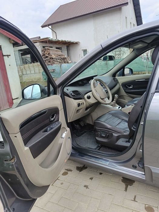 Vând Renault scenic 3 an 2011