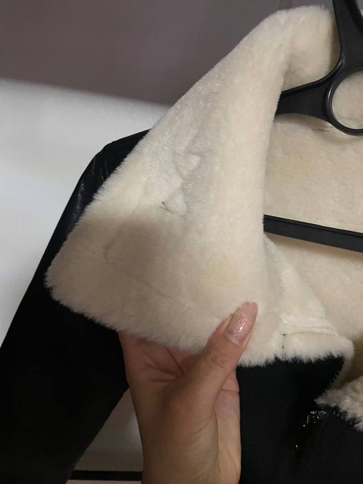 Куртка с белым мехом размер L