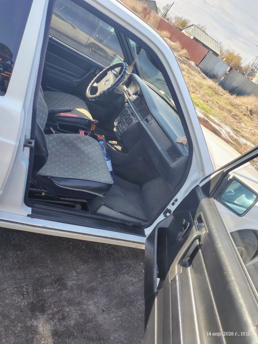 Ляля продается.мерс190.1.8