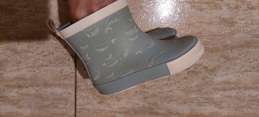 Vand cizmulite baietel h&m marimea 24