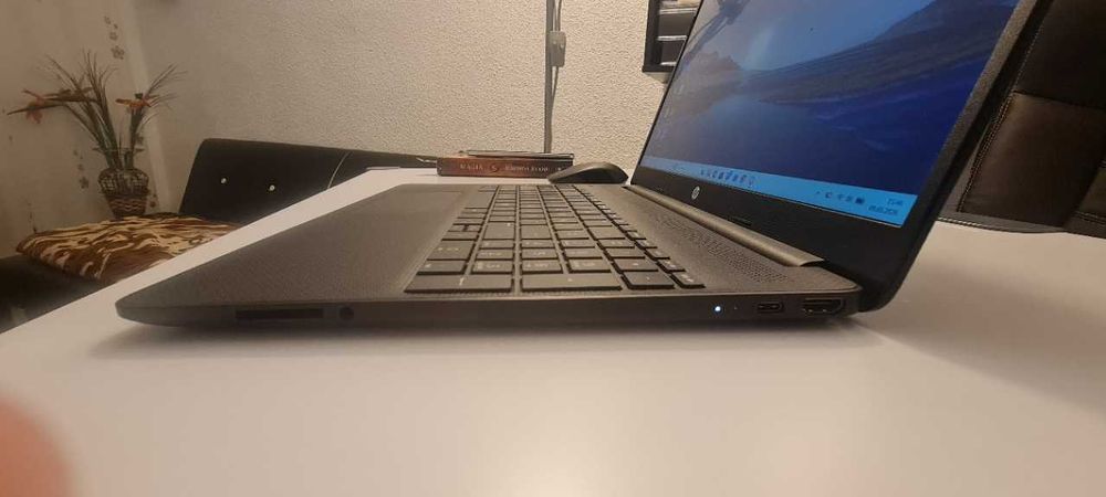 Laptop HP 15s-fq5038nq