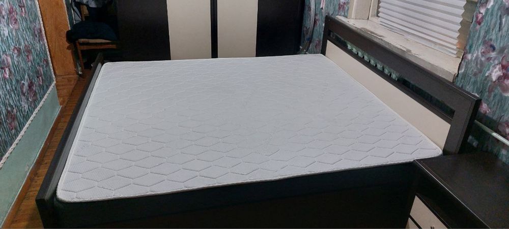 Двуспальная  кровать в отличном состоянии