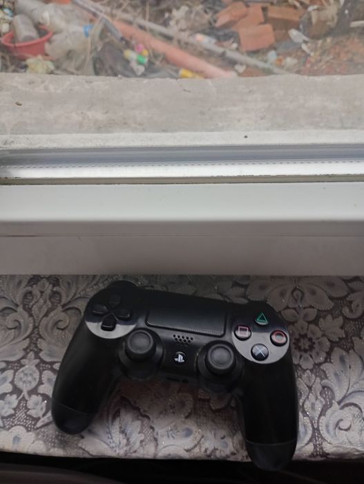 Продавам Джойстик за ps4