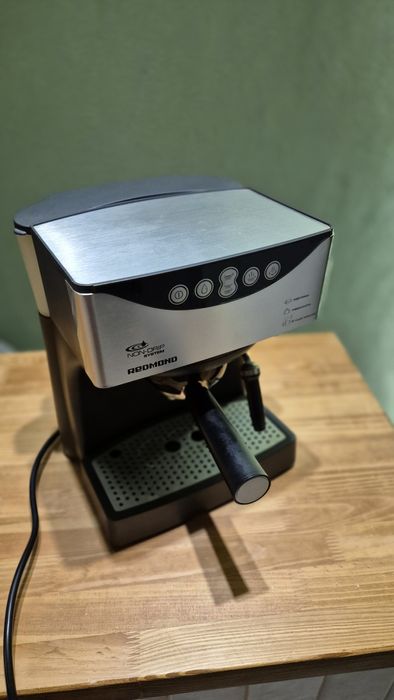 Кофеварка REDMOND RCM 1503