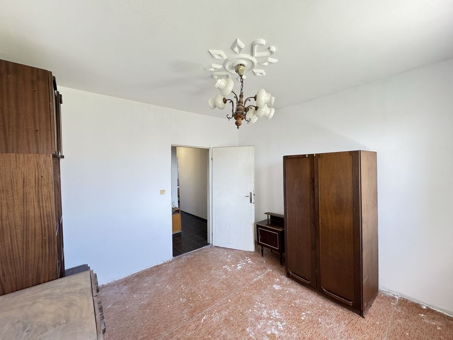 Продава апартамент три стаи и кухня в гр. Казанлък