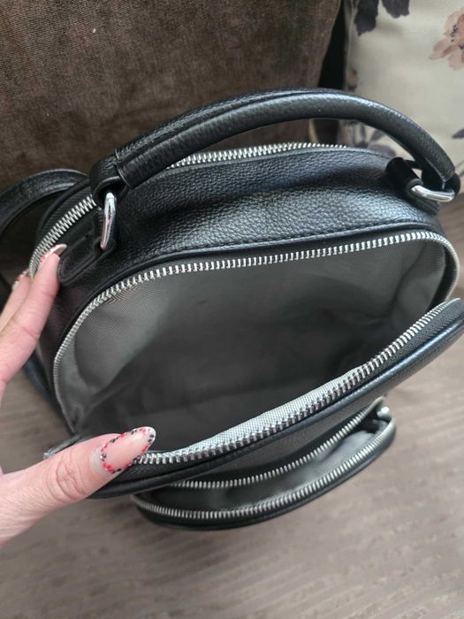 Дамска черна раница