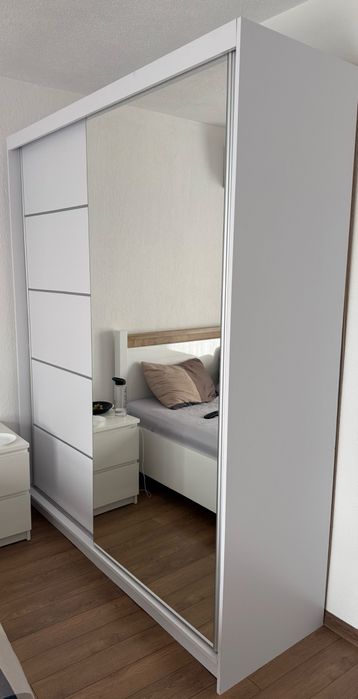 Гардероб с огледало