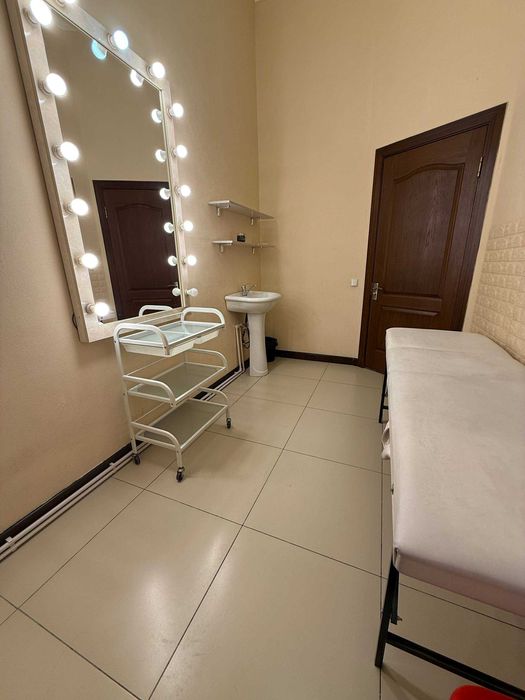 Ресторан "Яккасарой". Сдам в аренду отличный готовый салон красоты.