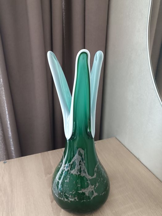 Интерьерные вазы из стекла