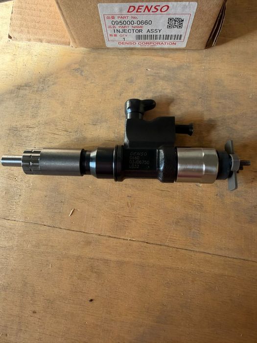 Продаём топливную форсунку DENSO для дизельных с системой Common Rail.