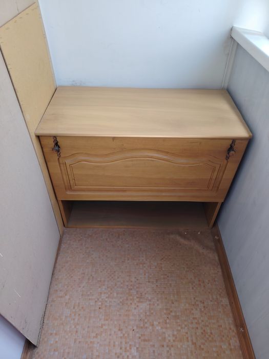 Продам мебель шкафы и столы, зеркала