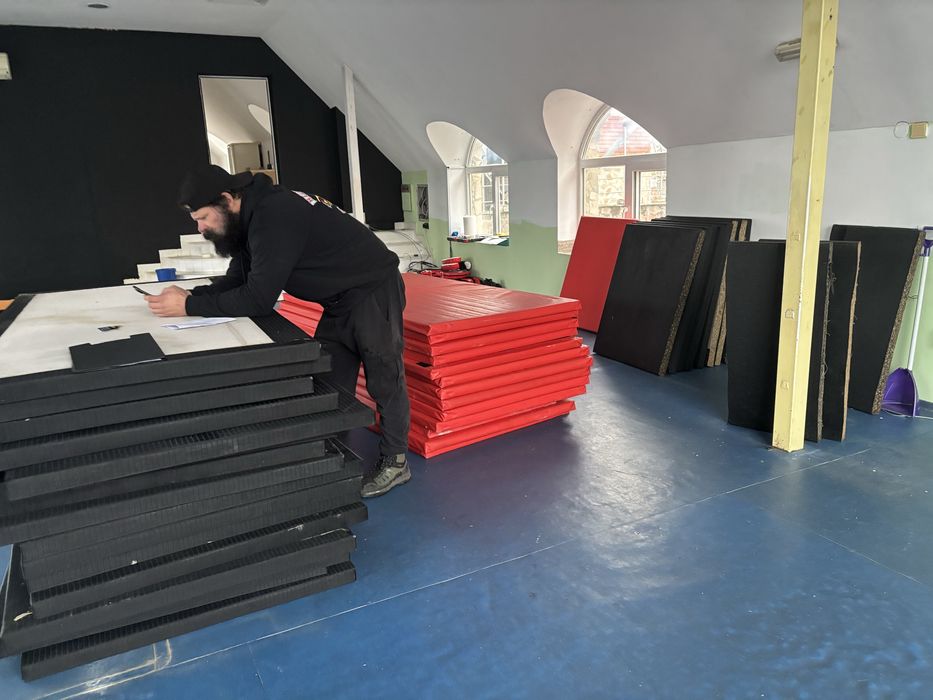 Нов диван, доставка на мебели