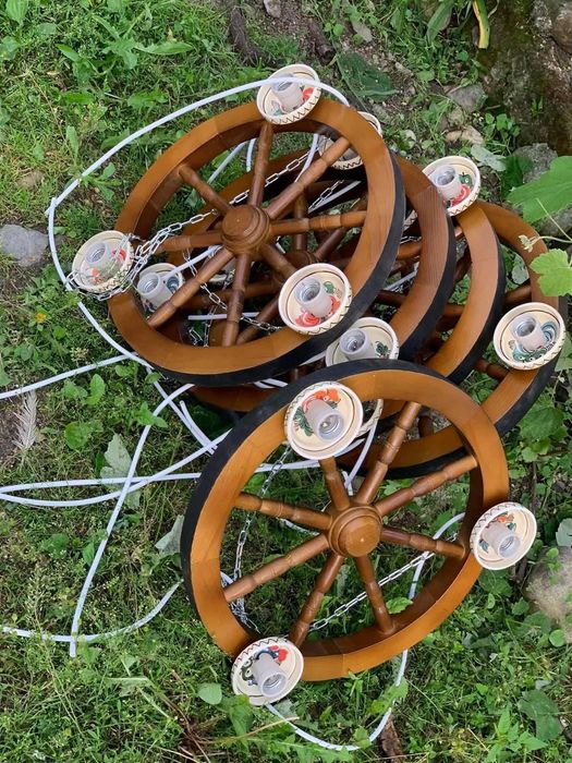Mobilier rustic din lemn masiv