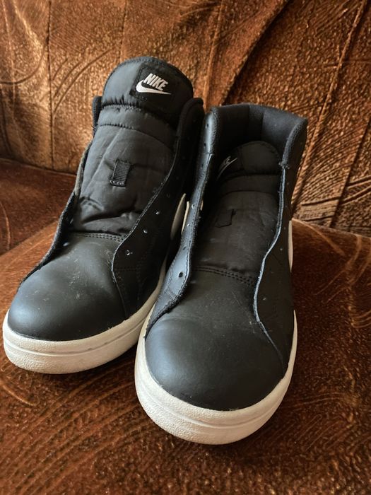 Adidasi nike negri marimea 40.5 , noi purtati o singura data