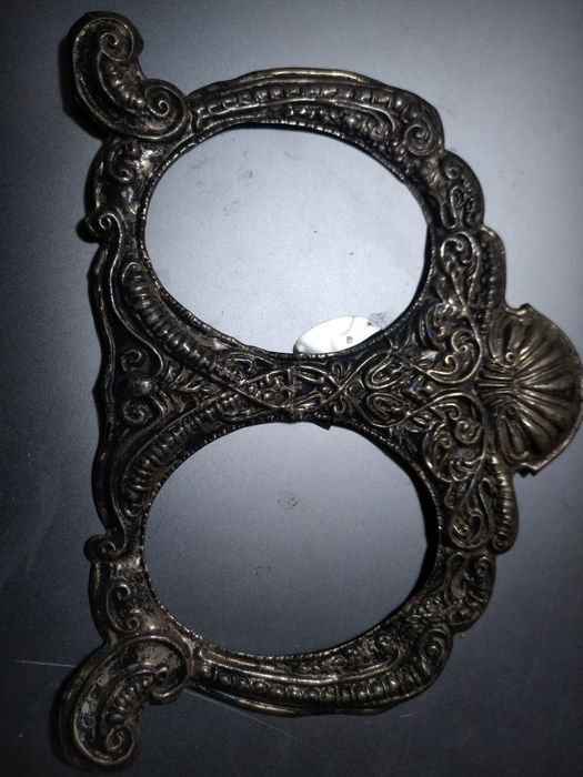 Стара сребърна рамкка за снимки