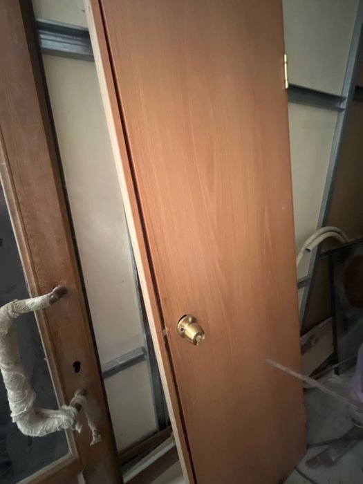 Продам дверь с доборами