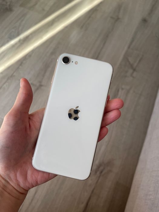 Продам iphone SE в хоршем состоянии