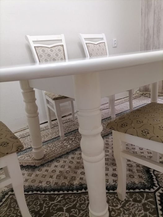 Продаются стол со стульями(6 стульев)