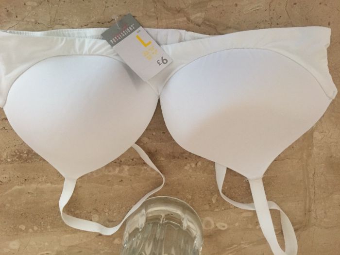 Продавам чисто нов с етикет сутиен размер L