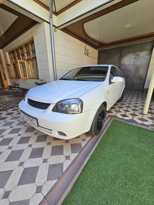 lasetti 1.8  sotiladi gen bor