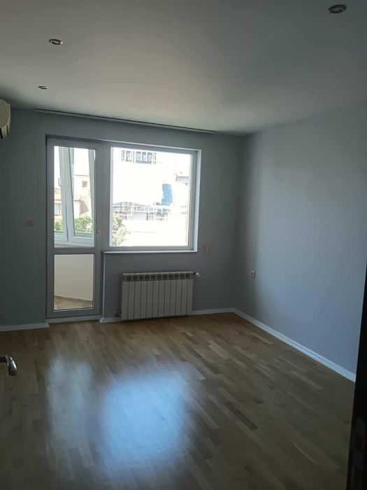 Тристаен апартамент  в сърцето на град Варна,  до хотел Черно море!