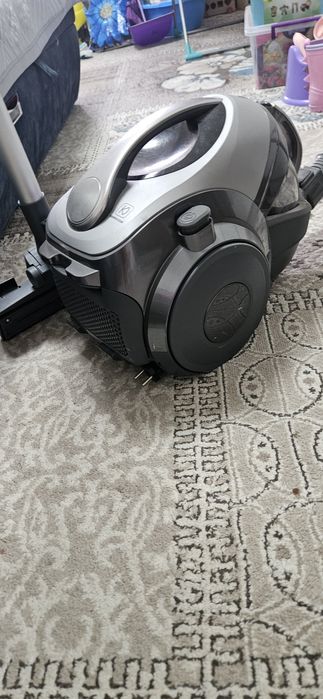Продам Пылесос LG kompressor