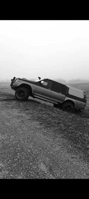Mitsubishi  Pajero  L200