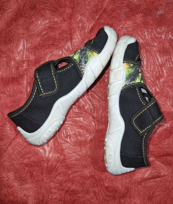 Детски чехли и пантофки