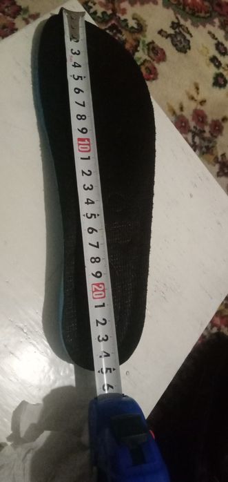 Продам кроссовки с широким носком