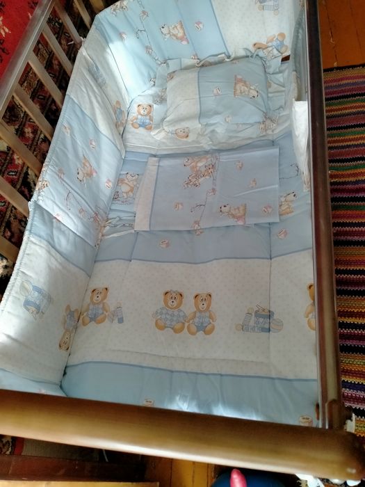 Детская кроватка маятник.