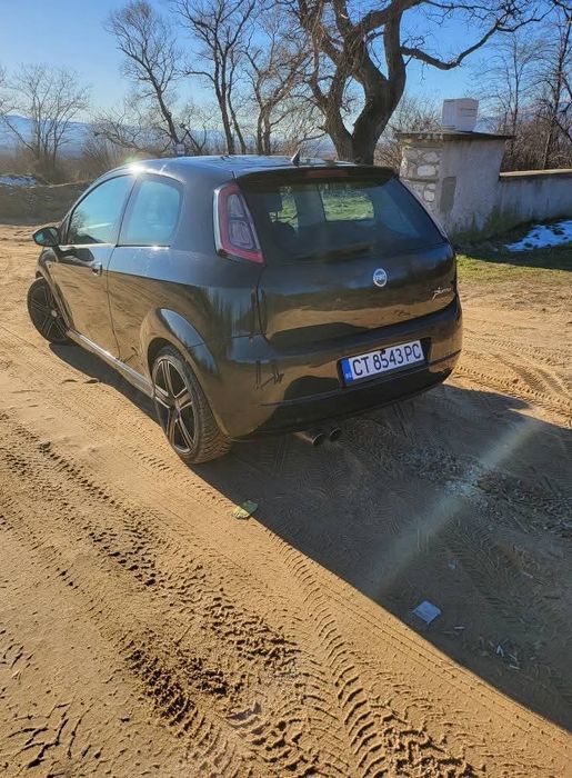 Автомобил Фиат пунто