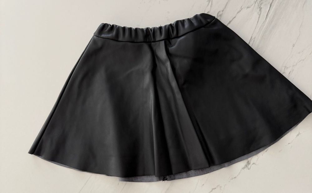 Момичешки клинове, чорапогащници и пола