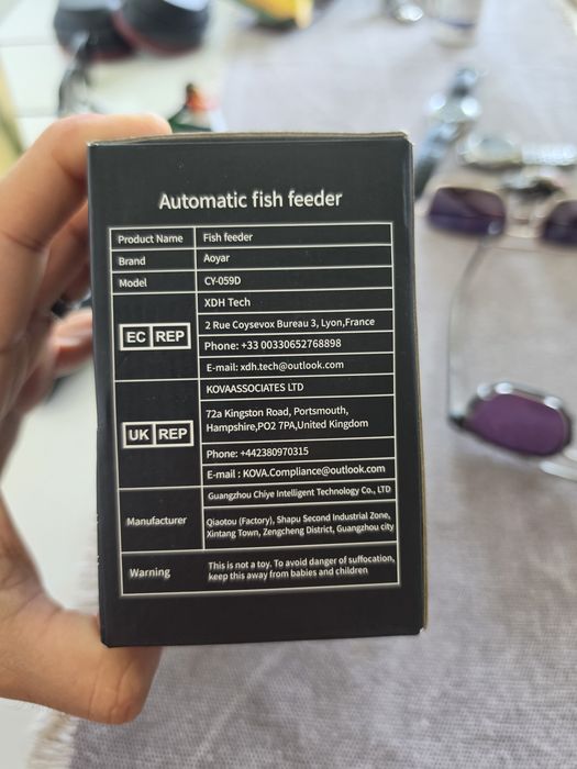 Hrănitor automat pentru pești de acvariu