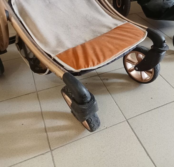 Отдам коляску бесплатно