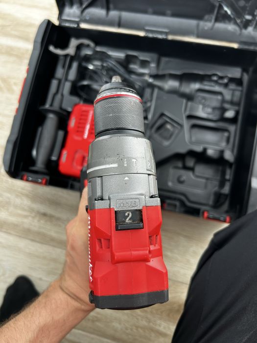 Професионален ударен бормашина винтоверт Milwaukee M18 FPD3 (Комплект с батерия 5.5 Ah High Output и бързо зарядно) 2025г.
