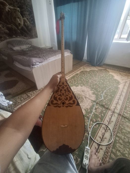 Продаю гитару и домбру