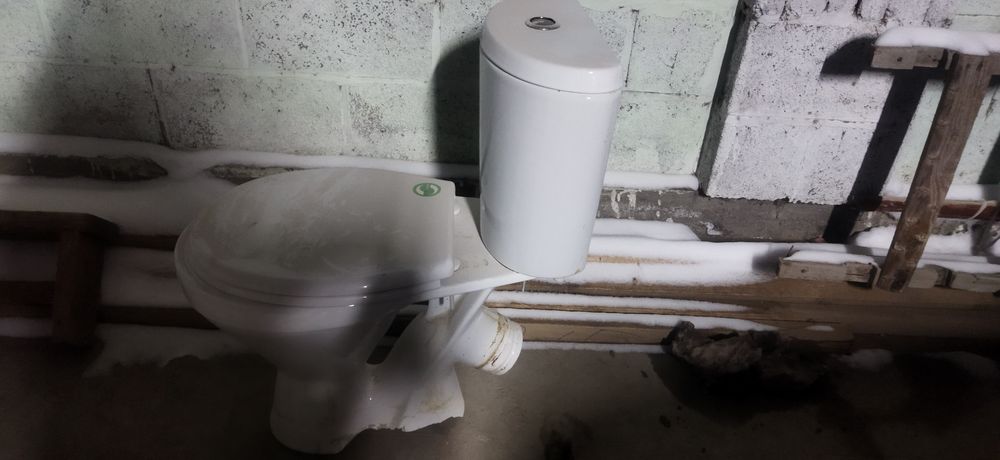 Продам унитаз в хорошем состоянии