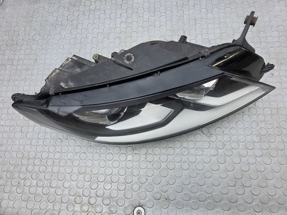 Десен фар за VW Passat CC Ксенон - Facelift